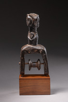 Anthropomorpher Webrollenhalter, Côte d'Ivoire, Baule / Guro, Größe: H: 19 cm (H: 7.5 inch), ID: 3052181 - 2/4