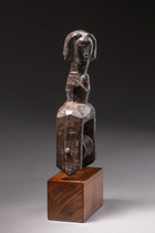Anthropomorpher Webrollenhalter, Côte d'Ivoire, Baule / Guro, Größe: H: 19 cm (H: 7.5 inch), ID: 3052181 - 4/4