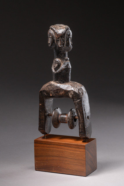 Anthropomorphic heddle pulley, Côte d'Ivoire, Baule / Guro, Size: H: 19 cm (H: 7.5 inch), ID: 3052181