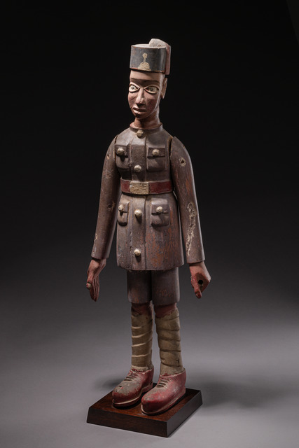 Colon figure of an Askari, Togo, Ewe, Size: H: 75,5 cm (H: 29.7 inch), ID: 3050133