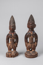 Pair of male twin figures "ere ibeji", Nigeria, Yoruba, Ibadan, Size: H: 25 cm (each) (H: 9.8 inch (each)), ID: 3049990 - 2/5