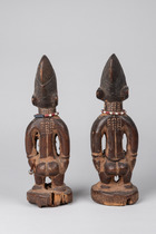 Pair of male twin figures "ere ibeji", Nigeria, Yoruba, Ibadan, Size: H: 25 cm (each) (H: 9.8 inch (each)), ID: 3049990 - 3/5