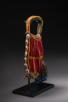 Perlenbesticktes Täschchen mit Pinzette, Kamerun, Fali / Dowayo (Namchi), Größe: M: 13,5 cm x 11,5 cm H: 19,5 cm (with handle) (M: 5.3 inch x 4.5 inch H: 7.7 inch (with handle)), ID: 3050043 - 2/4