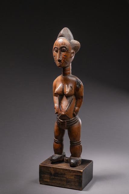 Stehende weibliche Figur "blolo bla", Côte d'Ivoire, Baule, Größe: H: 40 cm (H: 15.7 inch), ID: 3052198