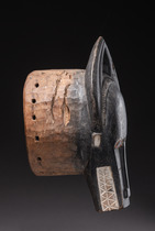 Zoomorphe Helmmaske "bonu amwin", Côte d'Ivoire, Baule, Größe: L: 43 H: 23,5 cm (L: 43 H: 9.3 inch), ID: 3052123 - 3/4