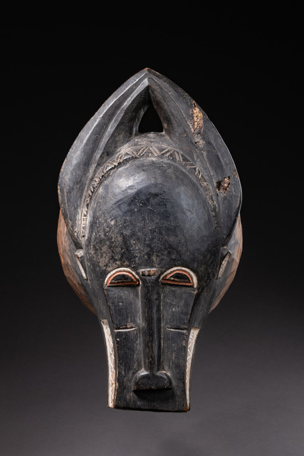 Zoomorphic helmet mask "bonu amwin", Côte d'Ivoire, Baule, Size: L: 43 H: 23,5 cm (L: 43 H: 9.3 inch), ID: 3052123