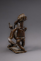 Poids à peser l'or: Homme avec flûte, Ghana, Akan, Taille: H: 4 cm (H: 1.6 inch), ID: 3052225 - 5/6