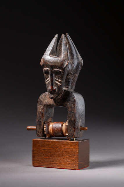Zoomorphic heddle pulley, Côte d'Ivoire, Jimini, Size: H: 16 cm (H: 6.3 inch), ID: 3052182