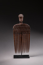 Schmuck-Kamm, Angola, Chokwe / Lunda, Größe: H: 25 cm (H: 9.8 inch), ID: 3052178 - 3/4