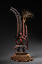 Coiffe de danse "chiwara" / "tjiwara" / "ci-wara", avant 1918, Mali, Bamana, Taille: H: 44 cm 48 cm (with basketry cap) (H: 17.3 inch 18.9 inch (with basketry cap)), ID: 3052802 - 6/6