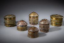 Six lidded containers "mforowa" (sing. "forowa"), Ghana, Akan, Size: H: 8 cm - 12,5 cm (H: 3.1 inch - 4.9 inch), ID: 3052824 - 3/4