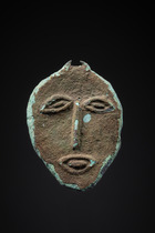 Amulette / Application : visage antropomorphe, Russie, Sibérie, Kulai, Taille: M: 5,2 cm x 3,5 cm (M: 2.0 inch x 1.4 inch), ID: 3052774 - 2/3