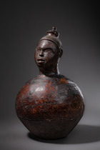 Récipient avec tête humaine, R. D. Congo, Bakongo / Woyo, Voania de Muba (†1928), Taille: H: 42,5 cm D: 25 cm (H: 16.7 inch D: 9.8 inch), ID: 3052796 - 2/7