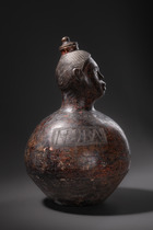 Récipient avec tête humaine, R. D. Congo, Bakongo / Woyo, Voania de Muba (†1928), Taille: H: 42,5 cm D: 25 cm (H: 16.7 inch D: 9.8 inch), ID: 3052796 - 3/7