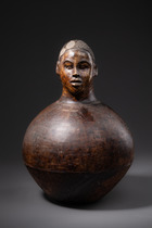 Récipient avec tête humaine, R. D. Congo, Bakongo / Woyo, Voania de Muba (†1928), Taille: H: 38 cm D: 26 cm (H: 15.0 inch D: 10.2 inch), ID: 3052770 - 6/6