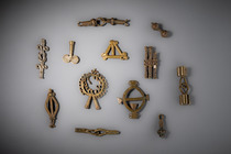 Twelve gold weights, endless knots, and decorative motifs, Ghana, Akan, ID: 3052850 - 2/2