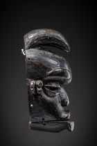 Anthropomorphic face mask "idiok ekpo", Nigeria, Ibibio, Ebesikbo Clan, Nyong of Ikot Obio Odongo, Size: H: 29 cm (H: 11.4 inch), ID: 3052856 - 3/4