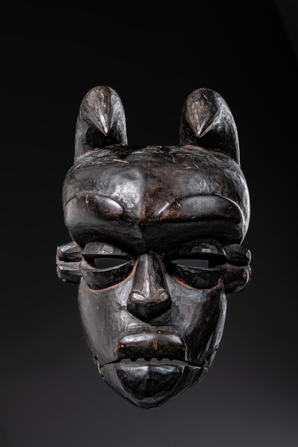 Anthropomorphic face mask "idiok ekpo", Nigeria, Ibibio, Ebesikbo Clan, Nyong of Ikot Obio Odongo, Size: H: ca. 29 cm (H: ca. 11.4 inch), ID: 3052856