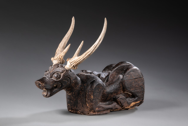 Tempelhirsch "kidang", Indonesien - Bali, Größe: H: 25,9 cm L: 37,3 cm (H: 10.2 inch L: 14.7 inch), ID: 3053569