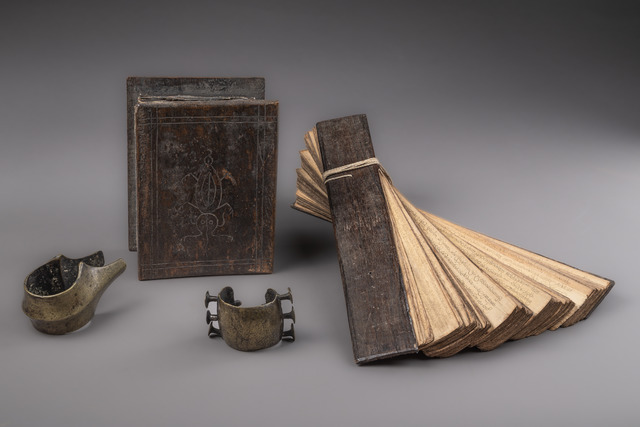 Two Indonesian scripts, Indonesia, ID: 3050500