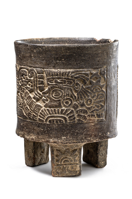 Récipient tripodique cylindrique, Période classique, env. 550 - 850 apr. J.-C., Guatemala, Côte Pacifique, région d'Escuintla, Tiquisate, Maya, style Teotihuacán, Taille: H: 15,8 cm D: 12 cm (H: 6.2 inch D: 4.7 inch), ID: 3052321