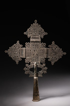 Processional crucifix "yämäsor mäsqäl" of the Ethiopian Christian Church, Ethiopia, Size: H: 56 cm (H: 22.0 inch), ID: 3052326 - 2/2