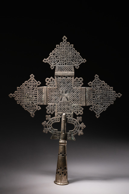 Processional crucifix "yämäsor mäsqäl" of the Ethiopian Christian Church, Ethiopia, Size: H: 56 cm (H: 22.0 inch), ID: 3052326