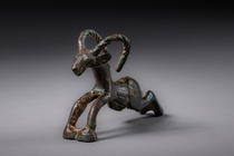 Pendentif en forme de bouquetin, vers le Ier millénaire av. J.-C., Proche-Orient, Taille: L: 6,5 cm (L: 2.6 inch), ID: 3052335 - 3/5