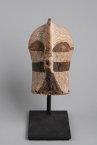 Kleine männliche "kifwebe"- Maske "kilume", D. R. Kongo, Songe, Größe: H: 17,5 cm (H: 6.9 inch), ID: 3050461 - 3/4