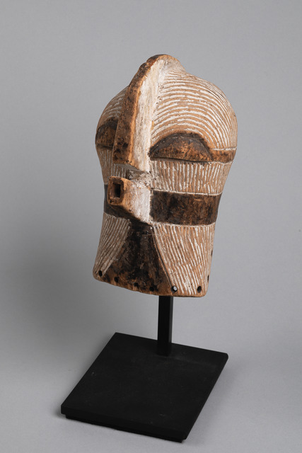 Kleine männliche "kifwebe"- Maske "kilume", D. R. Kongo, Songe, Größe: H: 17,5 cm (H: 6.9 inch), ID: 3050461