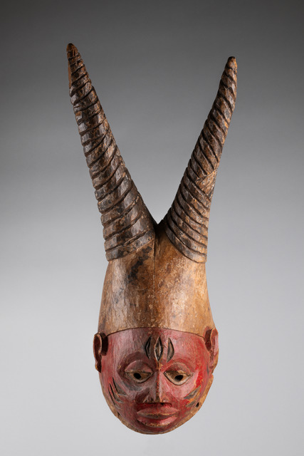Headdress "gelede" with horns, Nigeria, Yoruba, Size: H: 39 cm (H: 15.4 inch), ID: 3050428