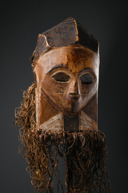Anthropomorphic face mask, D. R. Congo, Luba, Size: H: 38 cm (H: 15.0 inch), ID: 3050910