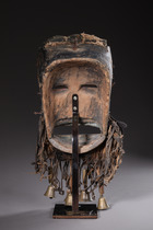 Anthropozoomorphic mask with hinged jaw, Côte d'Ivoire, Wé-Guéré (Ngere), Size: H: 28 cm 43 cm (with bells) (H: 11.0 inch 16.9 inch (with bells)), ID: 3050914 - 4/4
