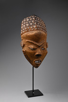Anthropomorphic face mask "mbuya", D. R. Congo, Pende, Size: H: 35,5 cm (H: 14.0 inch), ID: 3050919 - 2/4