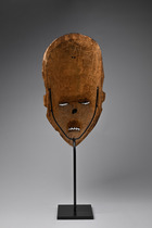 Anthropomorphic face mask "mbuya", D. R. Congo, Pende, Size: H: 35,5 cm (H: 14.0 inch), ID: 3050919 - 4/4