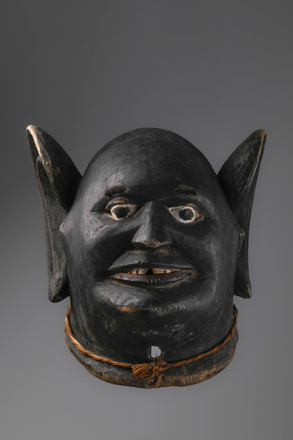 Male helmet mask "lipiko" (pl. "mapiko"), Mozambique, Makonde, Size: H: 20 cm (H: 7.9 inch), ID: 3050902