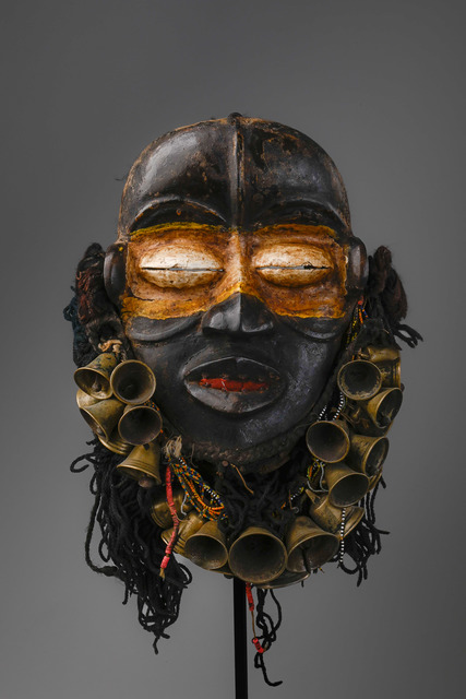 Female singer mask "nineagla", Côte d'Ivoire, Wè-Wobé, Size: H: 32 cm (H: 12.6 inch), ID: 3050909