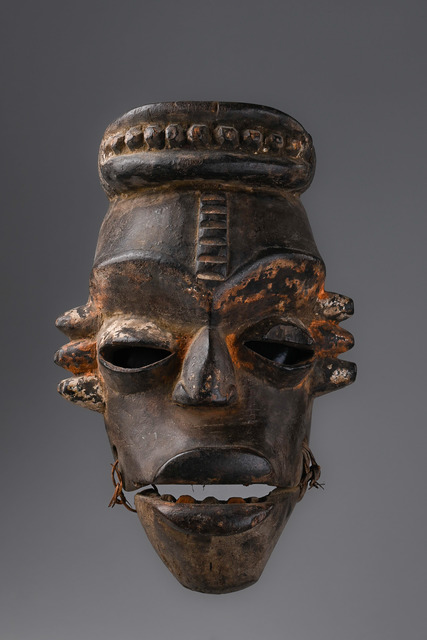 Anthropomorphic face mask "idiok ekpo", Nigeria, Ibibio, Size: H: 28,5 cm (H: 11.2 inch), ID: 3050904
