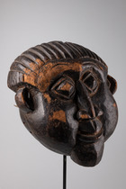 Anthropomorphe Helmmaske, Kameruner Grasland, Bamileke, Größe: H: 32,5 cm (H: 12.8 inch), ID: 3050883 - 3/4