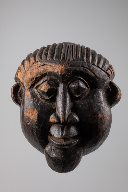 Anthropomorphic helmet mask, Cameroon Grassfields, Bamileke, Size: H: 32,5 cm (H: 12.8 inch), ID: 3050883