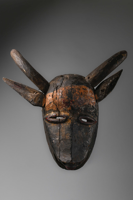 Zoomorphic face mask, Nigéria, Ibibio, Taille: H: 26 cm; 35 cm (with horns), ID: 3050911