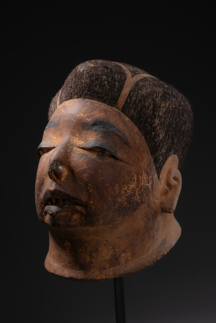 Male helmet mask "lipiko" (pl. "mapiko"), Mozambique, Makonde, Size: H: 29 cm (H: 11.4 inch), ID: 3050900
