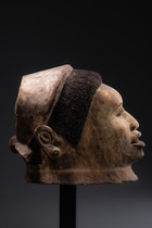 Männliche Helmmaske "lipiko" (pl. "mapiko"), Mosambik, Makonde, Größe: H: 23 cm (H: 9.1 inch), ID: 3050901 - 4/5