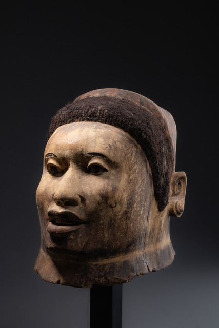Male helmet mask "lipiko" (pl. "mapiko"), Mozambique, Makonde, Size: H: 23 cm (H: 9.1 inch), ID: 3050901