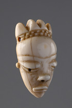 Anthropomorphic miniature mask "gikhokho" (pl. "ikhokho"), D. R. Congo, Pende, Size: H: 4,5 cm (H: 1.8 inch), ID: 3050978 - 3/4