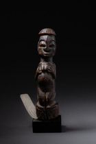 Figural handle for a divination tapper "iroke ifa", Nigeria, Yoruba, Size: H: 12 cm (H: 4.7 inch), ID: 3052111 - 2/4
