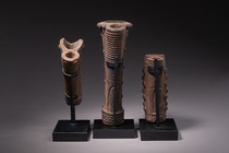 Drei Pfeifen, Kameruner Grasland, Größe: H: 14,5 cm - 22 cm (H: 5.7 inch - 8.7 inch), ID: 3052067 - 3/4