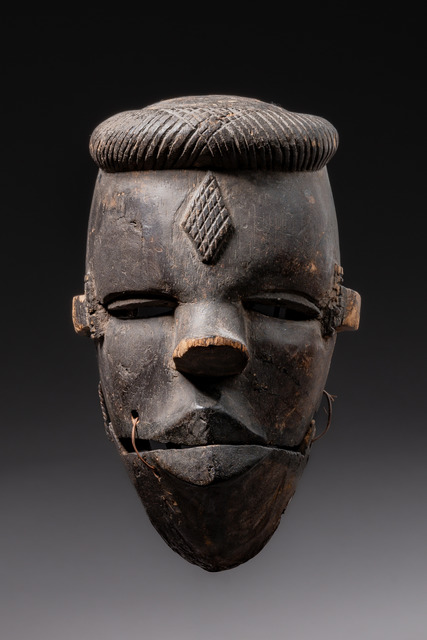 Face mask with articulated lower jaw "elu" ('spirit'), Nigeria, Ogoni, Size: H: 21 cm (H: 8.3 inch), ID: 3052035