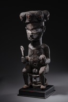 Early shrine figure "ikenga", 19th century, Nigeria, Igbo, Size: H: 66 cm (H: 26.0 inch), ID: 3052645 - 3/5