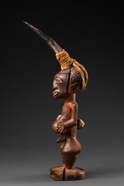 Power figure "nkisi" / "nkishi", D. R. Congo, Songye-Beneki, Size: H: 34,5 cm 45 cm (H: 13.6 inch 17.7 inch), ID: 3051612 - 3/5